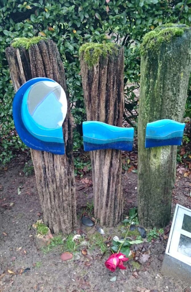 Herinnering monument. Alternatief voor een grafsteen, in opdracht, fusen.